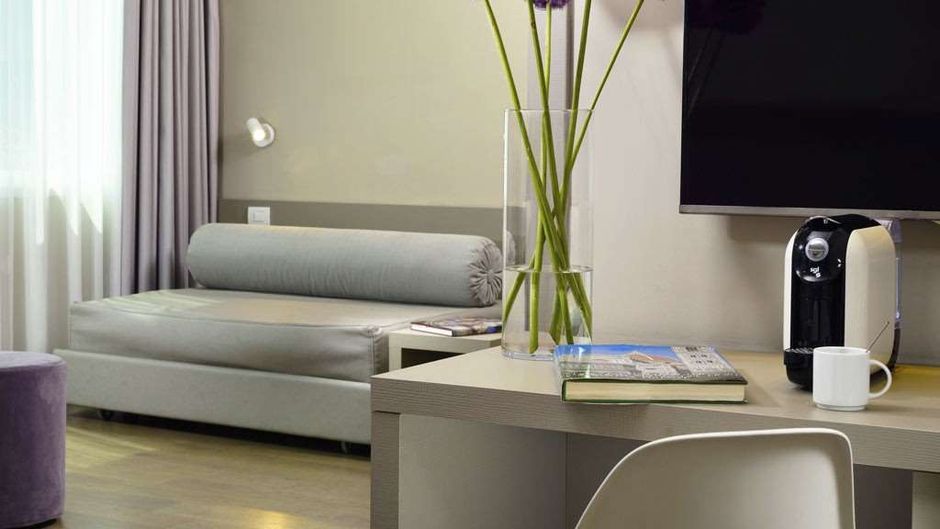 Glance Hotel Suite