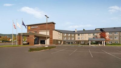 La Quinta Inn & Suites by Wyndham