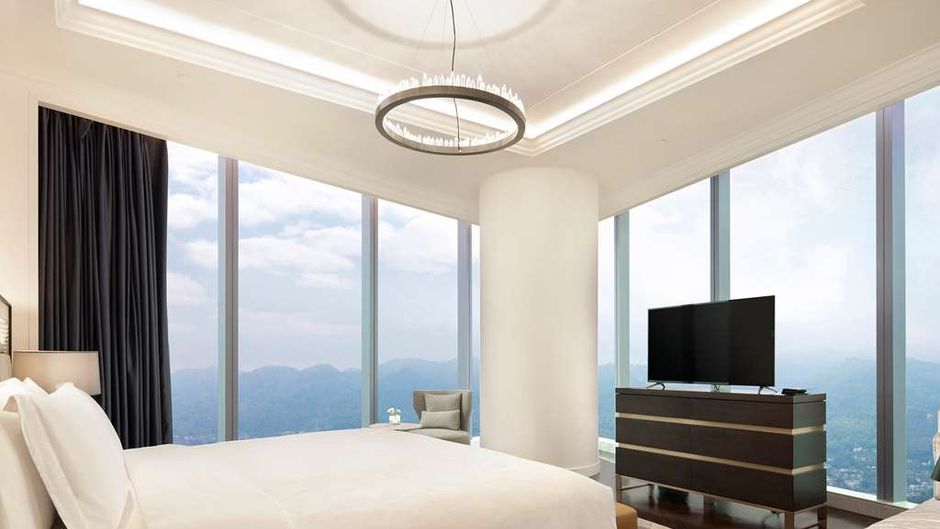 The Lixury Hotel Suite