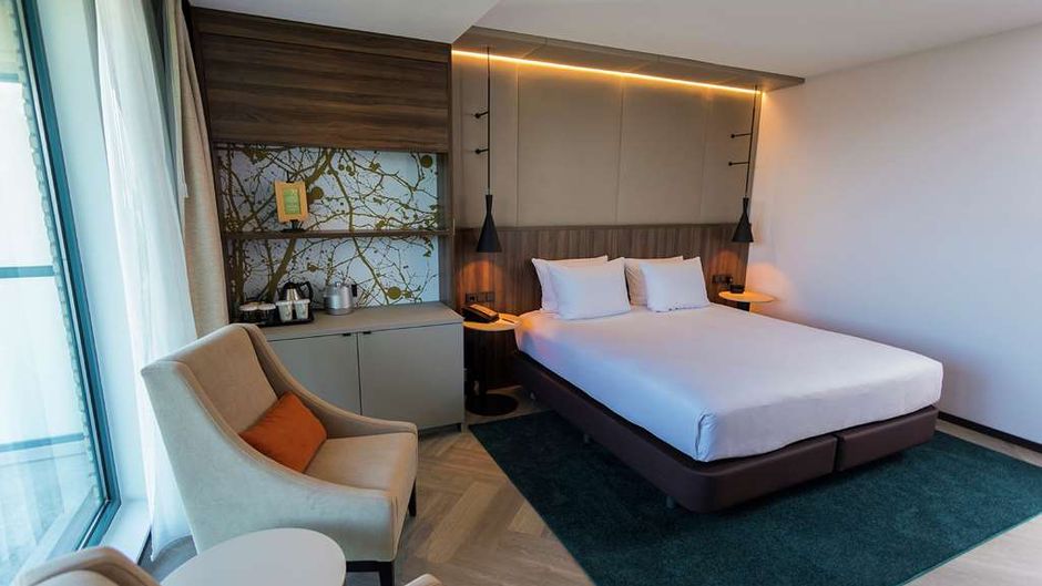 DoubleTree by Hilton Royal Parc Room