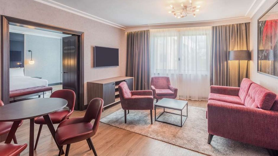 Radisson RED Hotel London Heathrow Suite