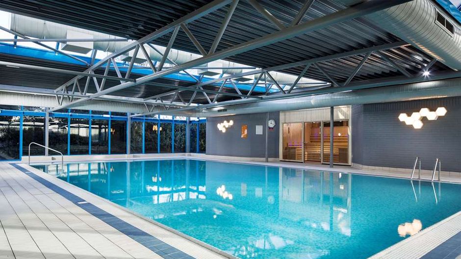 Radisson RED Hotel London Heathrow Pool