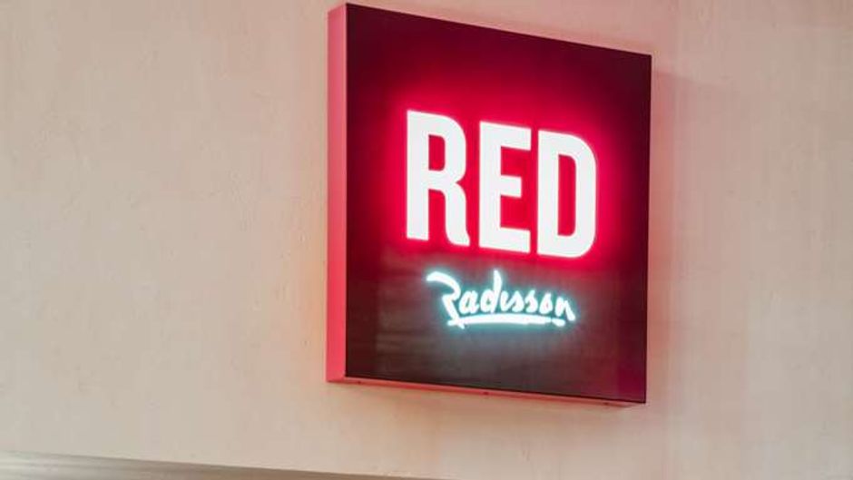 Radisson RED Hotel London Heathrow Lobby
