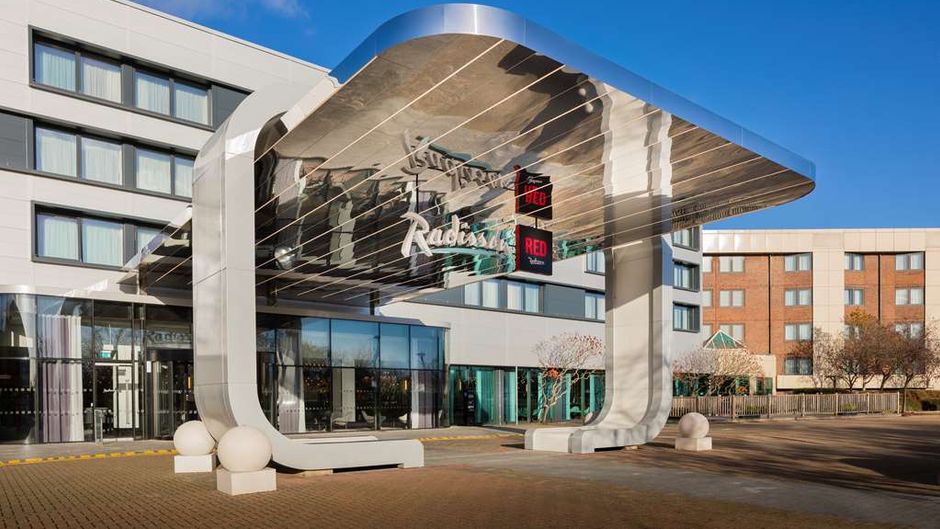 Radisson Hotel & Conf Centre London Exterior