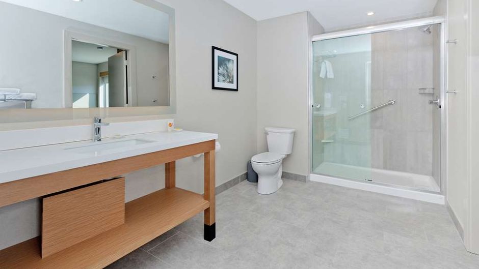 Hyatt Place Kelowna Room