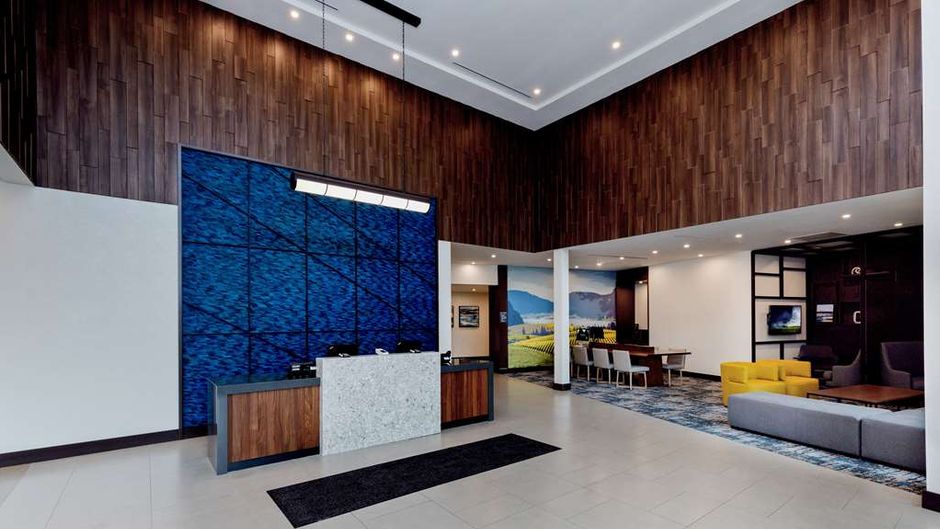 Hyatt Place Kelowna Lobby