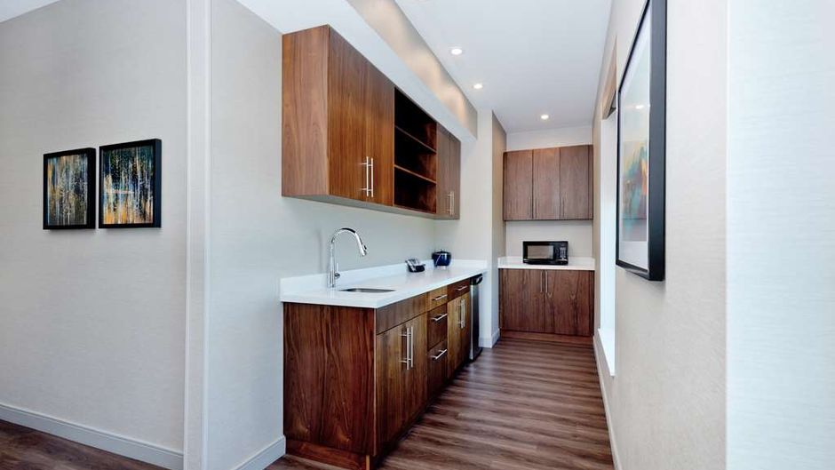 Hyatt Place Kelowna Suite