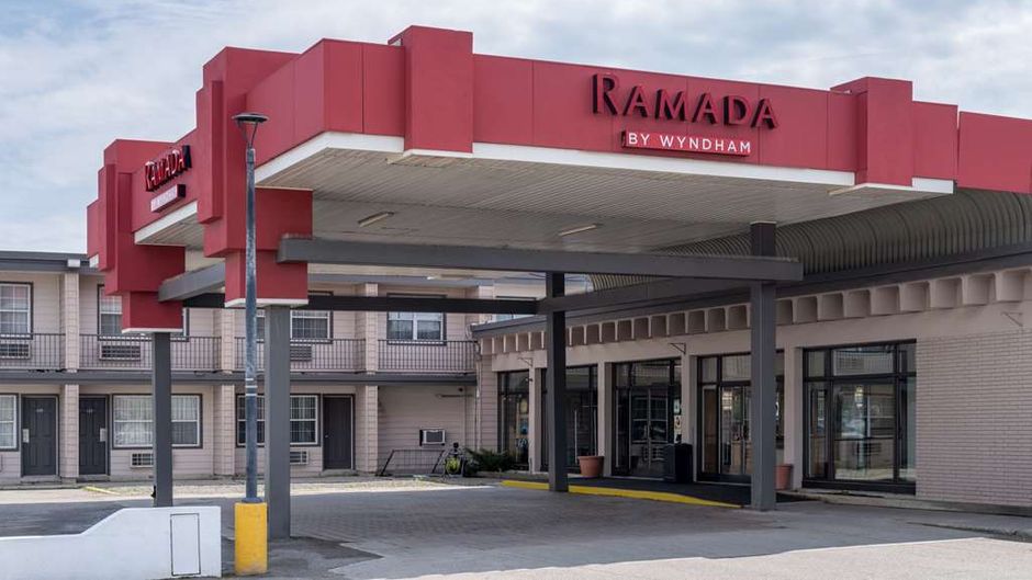 Ramada by Wyndham Thunder Bay Exterior