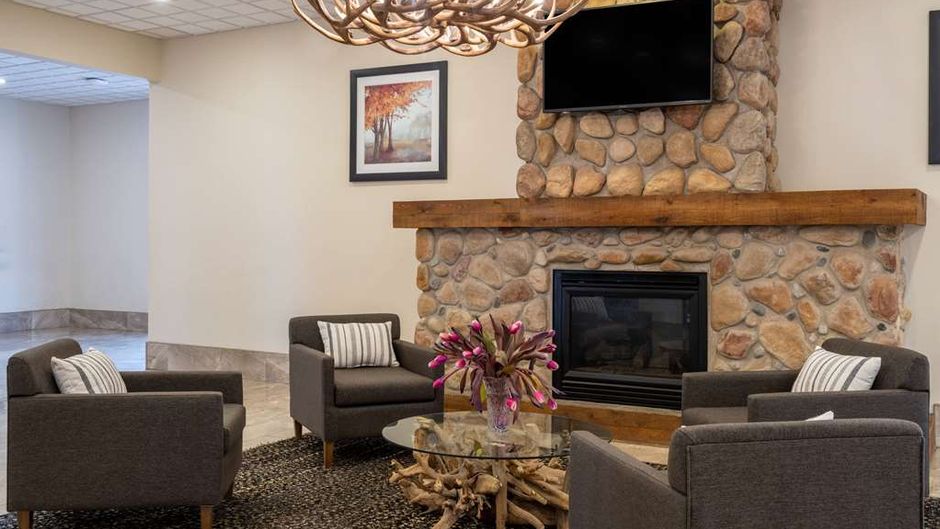 Ramada by Wyndham Thunder Bay Lobby