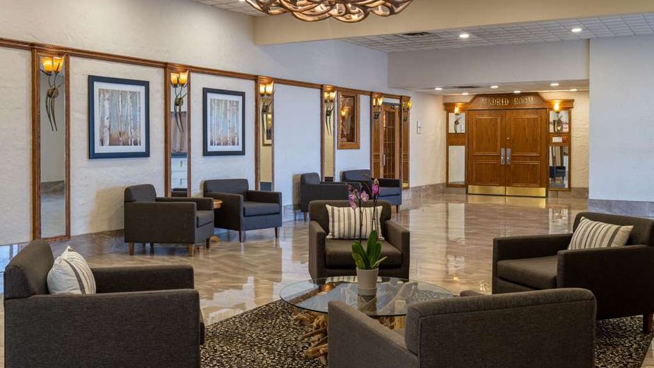Ramada by Wyndham Thunder Bay Lobby