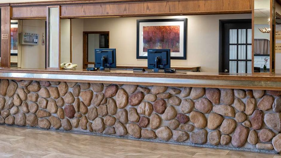 Ramada by Wyndham Thunder Bay Lobby