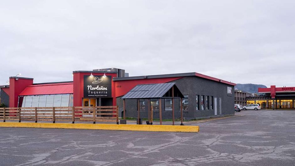 Ramada by Wyndham Thunder Bay Restaurant