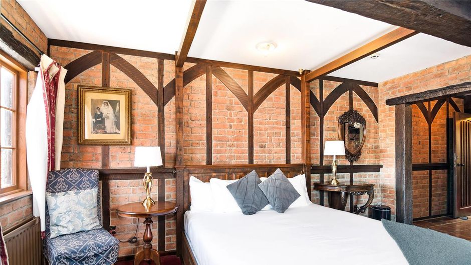 The Honest Lawyer, Ascend Hotel Coll Suite