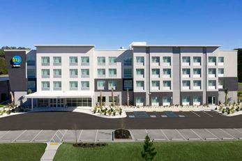 Tru by Hilton Beaufort