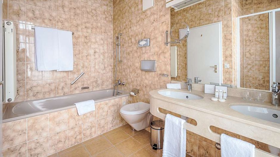 Villa Toscane Room