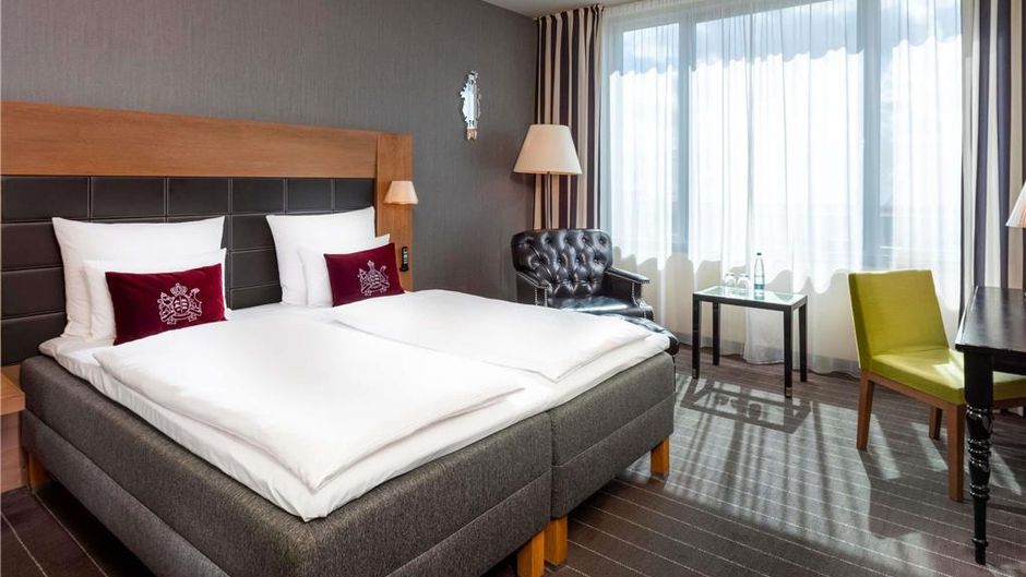 Moevenpick Stuttgart Airport Room