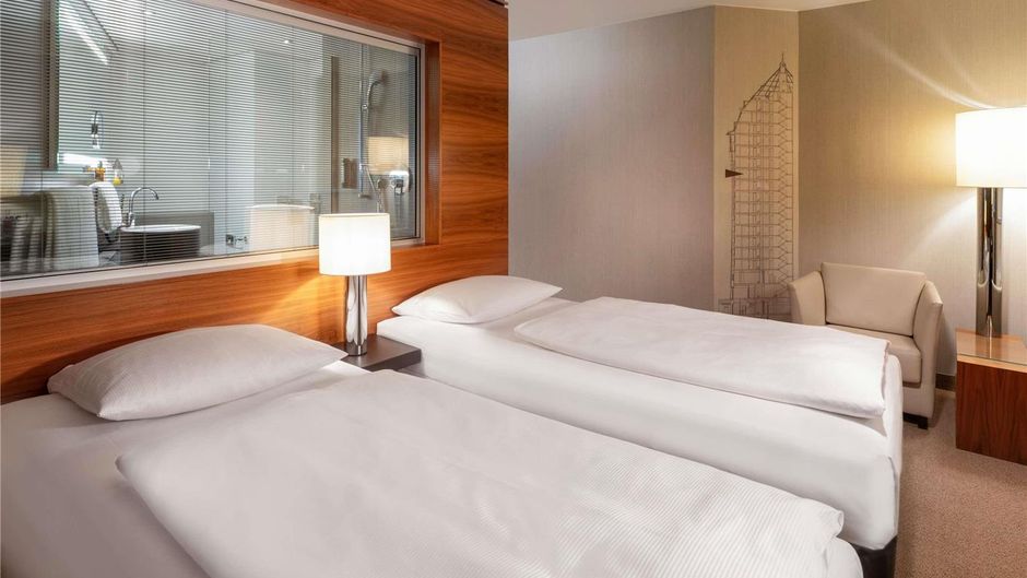 Moevenpick Hotel Hamburg Room