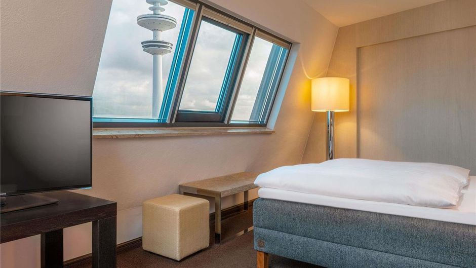 Moevenpick Hotel Hamburg Room