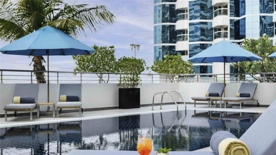 Moevenpick Hotel Jumeirah Lakes Towers Exterior