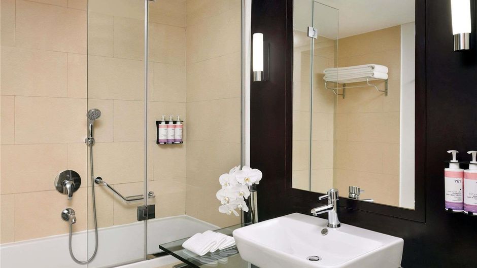 Moevenpick Hotel Jumeirah Lakes Towers Room