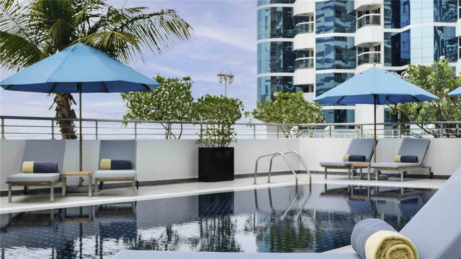 Moevenpick Hotel Jumeirah Lakes Towers Pool