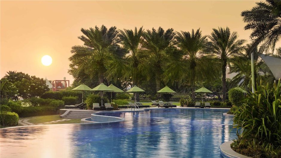 Moevenpick Hotel Bahrain Pool