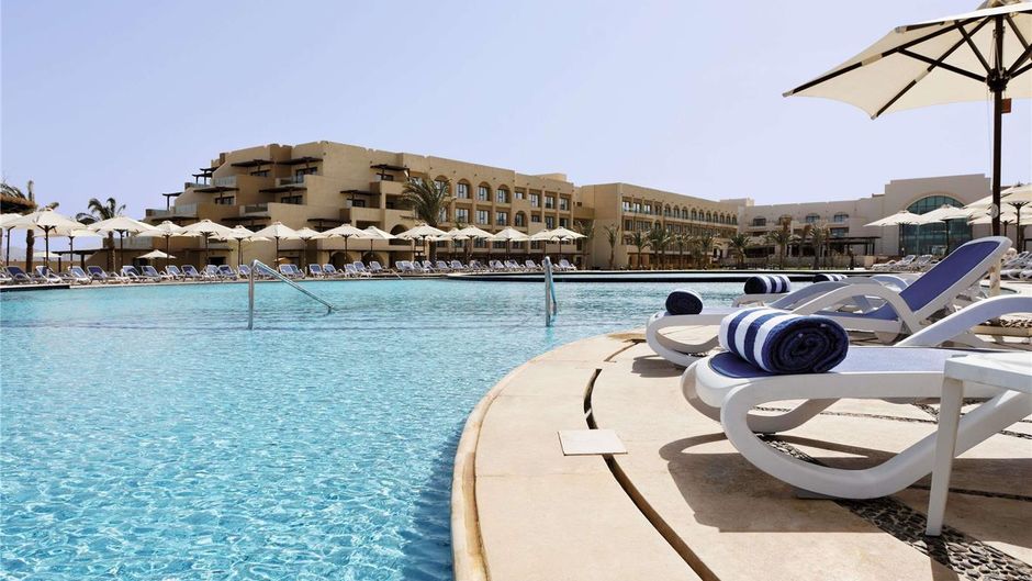 Moevenpick Resort Soma Bay Pool