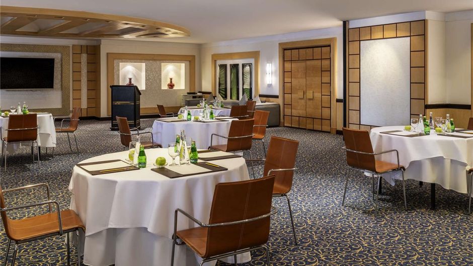 Anwar Al Madinah Moevenpick Hotel Meeting