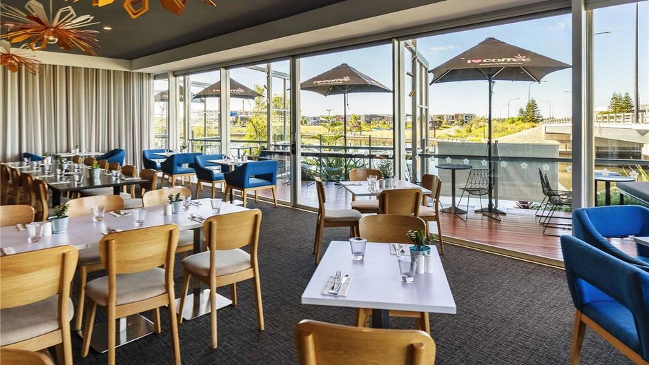 Mercure Sunshine Coast Kawana Waters Exterior