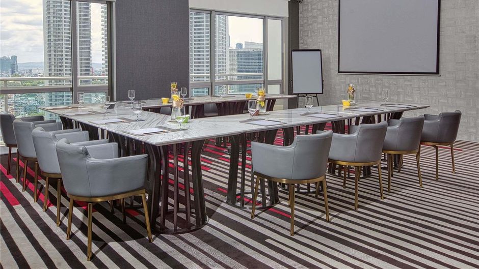 Novotel Suites Manila At Acqua Meeting
