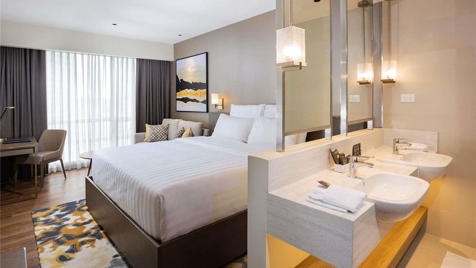Novotel Suites Manila At Acqua Room