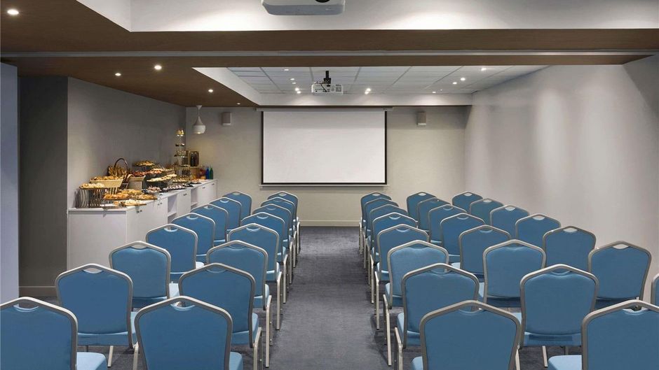 Adagio Jeddah City Center Meeting