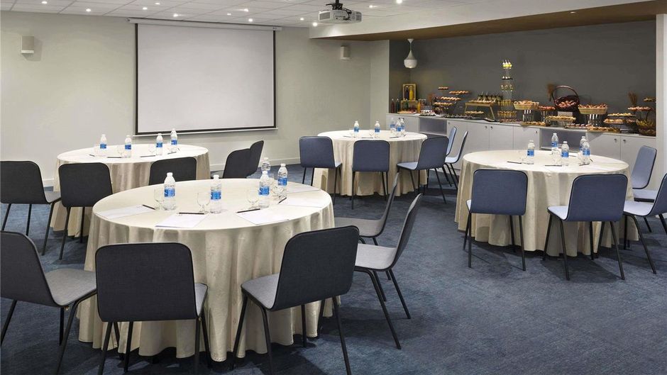 Adagio Jeddah City Center Meeting