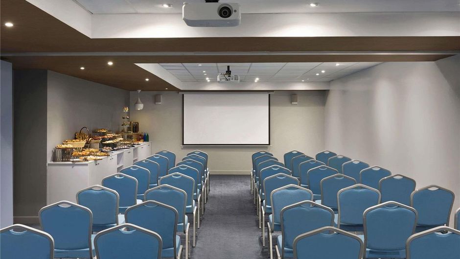 Adagio Jeddah City Center Meeting
