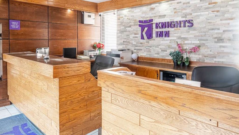 Knights Inn North Bay Lobby