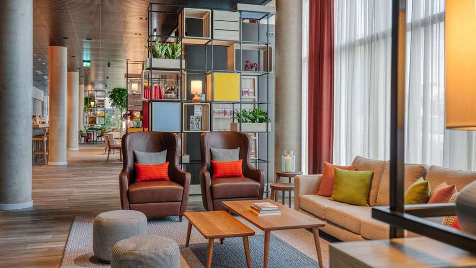 IntercityHotel Saarbrucken Lobby