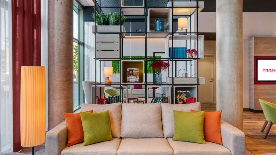 IntercityHotel Saarbrucken Lobby
