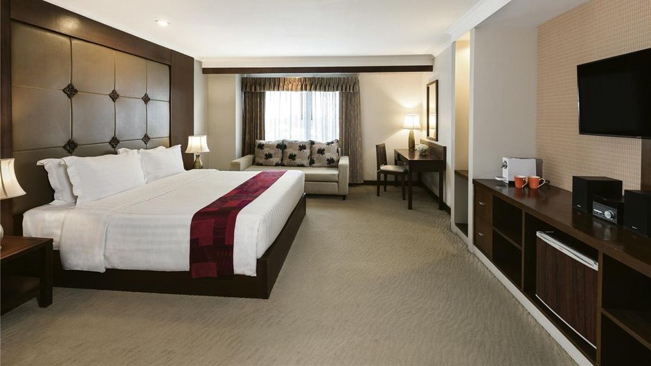 Moevenpick Suriwongse Hotel Chiang Mai Room