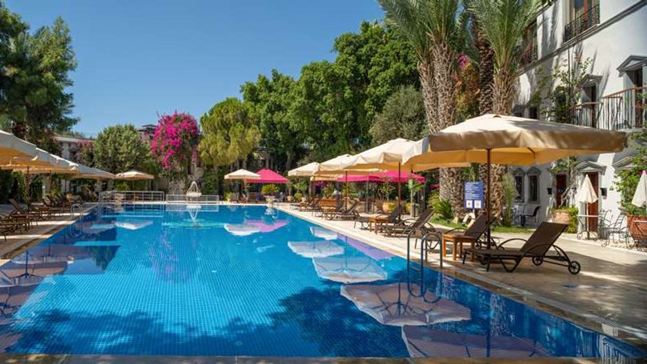 DoubleTree by Hilton Bodrum Marina Vista Pool