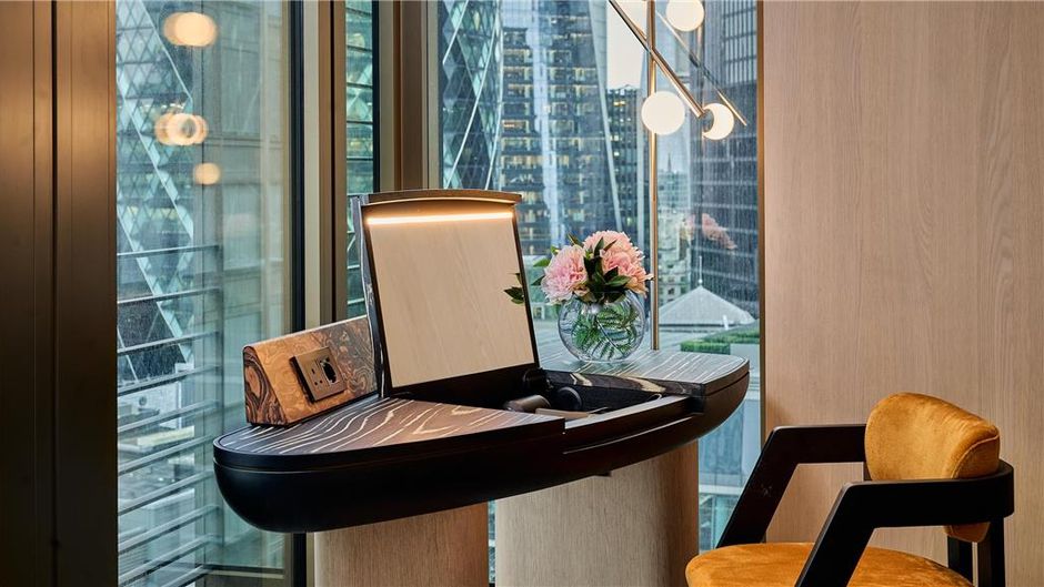 Pan Pacific London Room