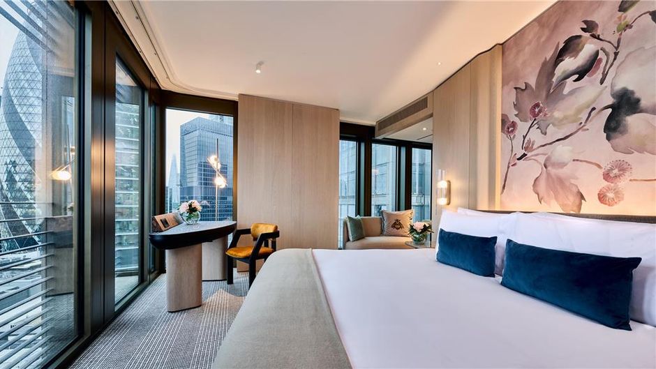 Pan Pacific London Room