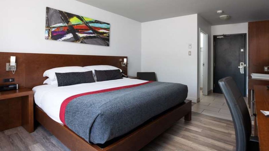 Hotel V Room