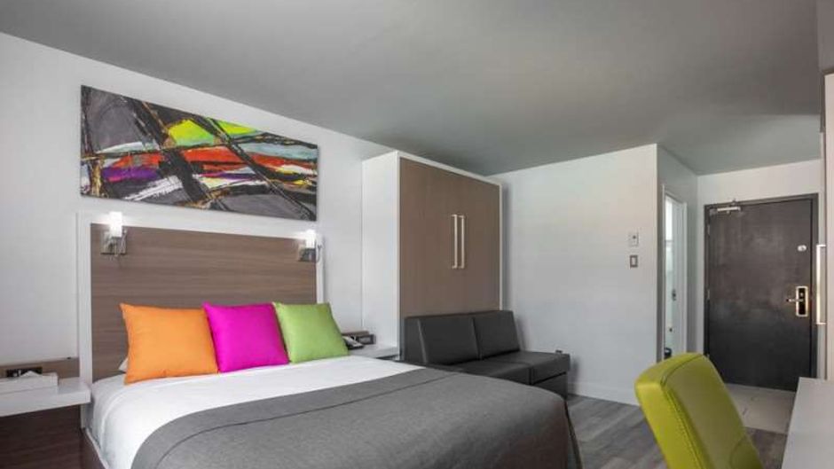 Hotel V Room