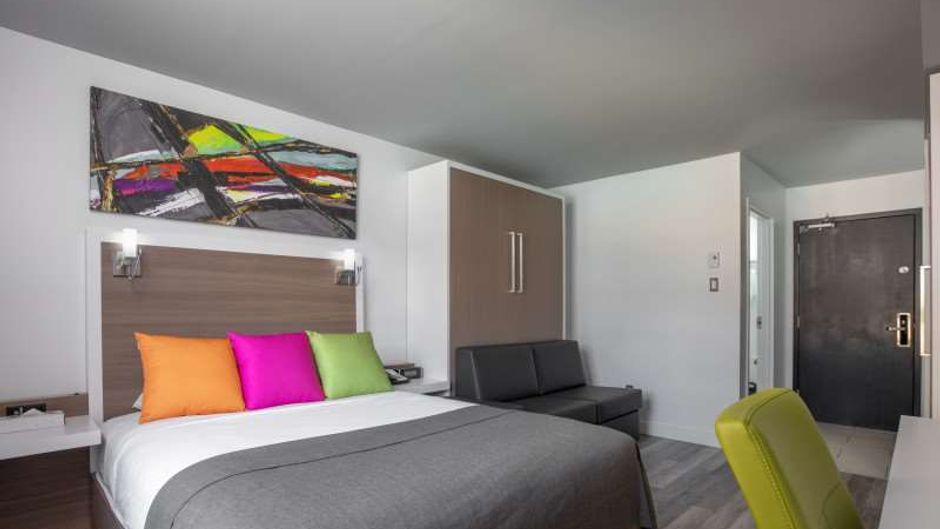 Hotel V Room