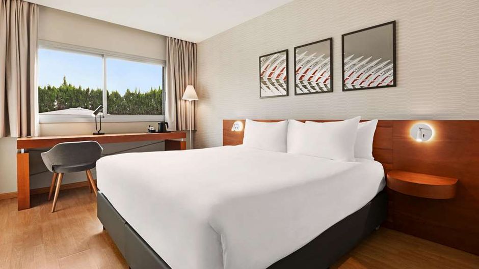 Ramada by Wyndham Valencia Almussafes Room