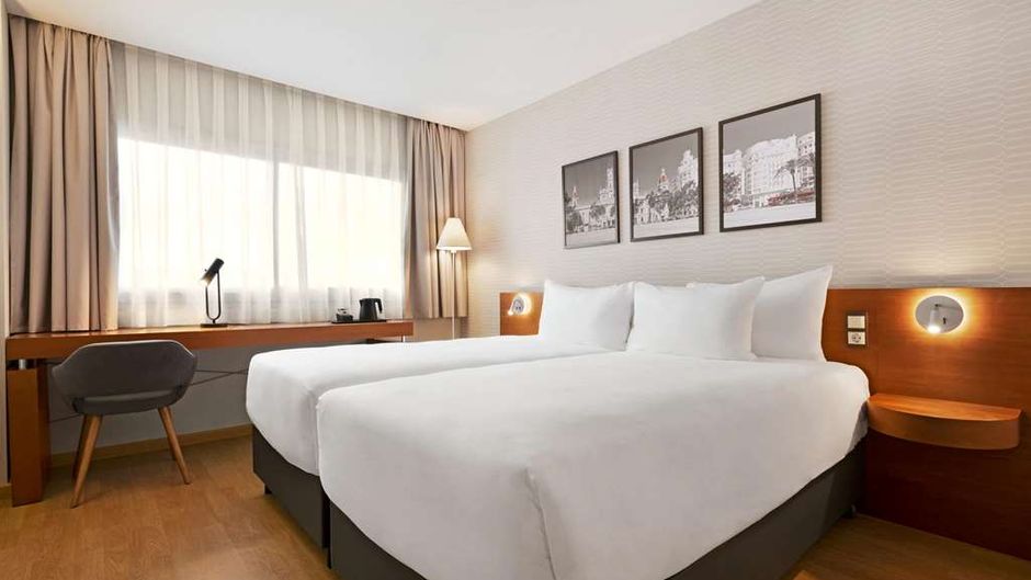 Ramada by Wyndham Valencia Almussafes Room