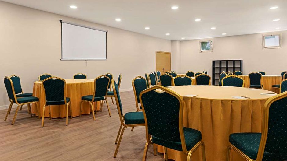 Ramada by Wyndham Valencia Almussafes Meeting