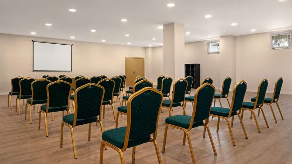 Ramada by Wyndham Valencia Almussafes Meeting