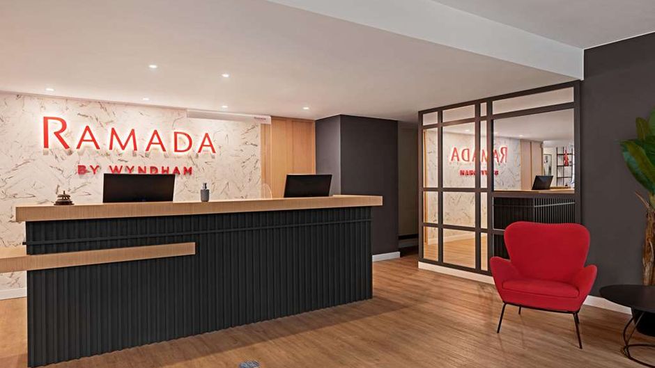 Ramada by Wyndham Valencia Almussafes Lobby