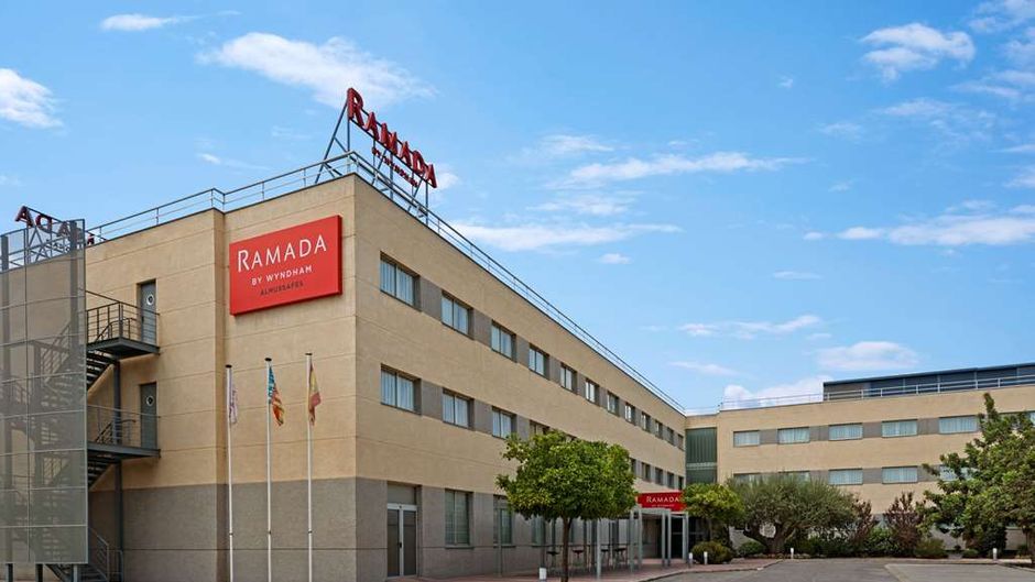 Ramada by Wyndham Valencia Almussafes Exterior